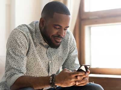 A man taking a GW heart health assessment on his phone