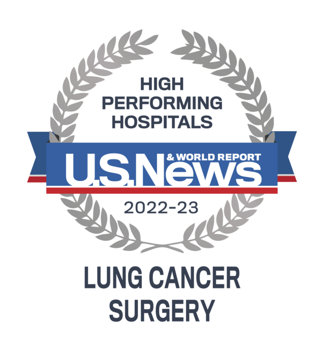 Insignia del premio hospitalario de alto rendimiento de US News por cirugía de cáncer de pulmón